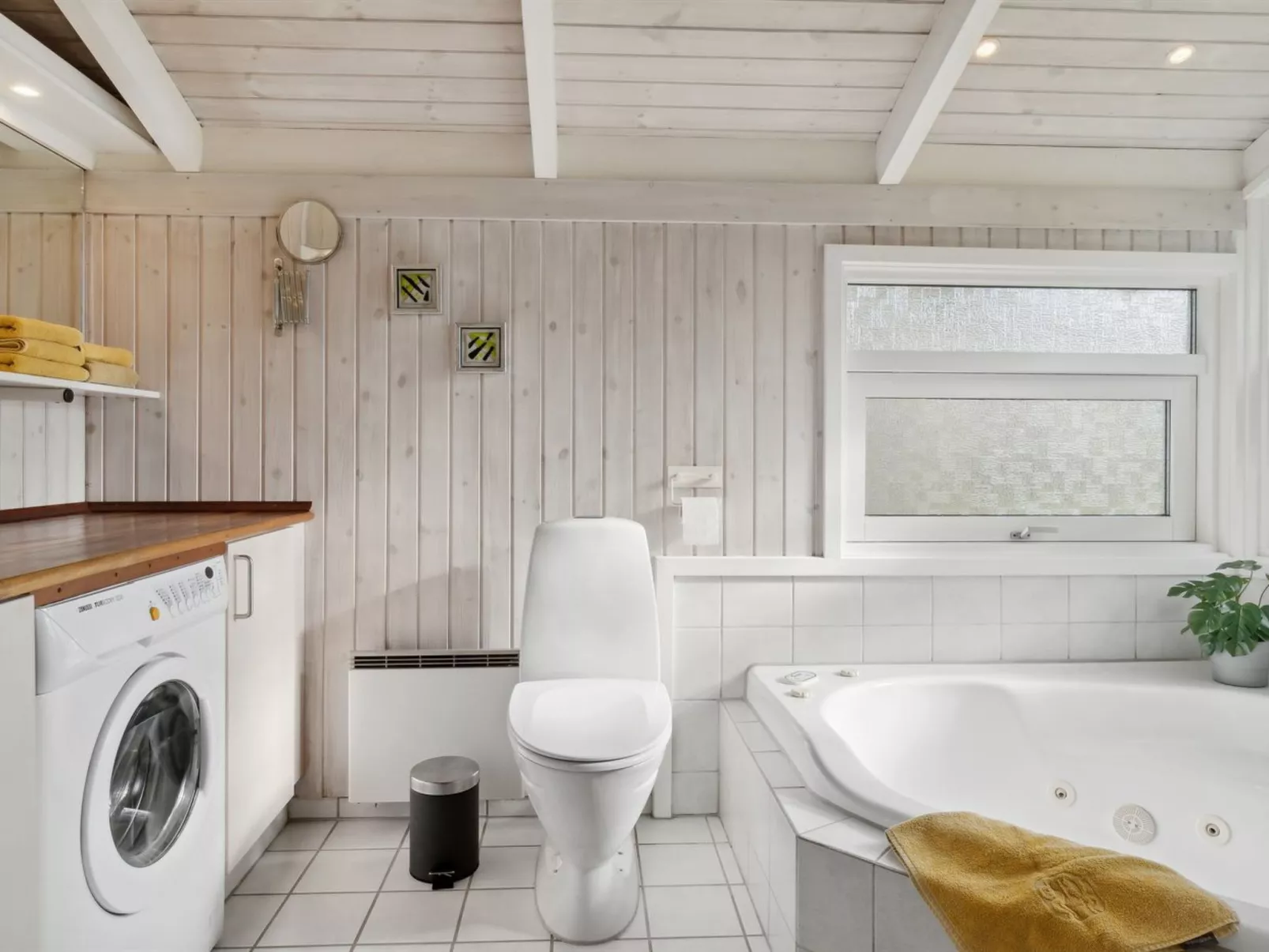 "Nafne" - 500m from the sea-Drinnen