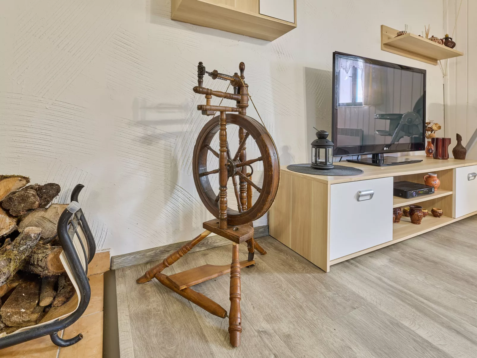 Leisure Lounge & Pool-Inside