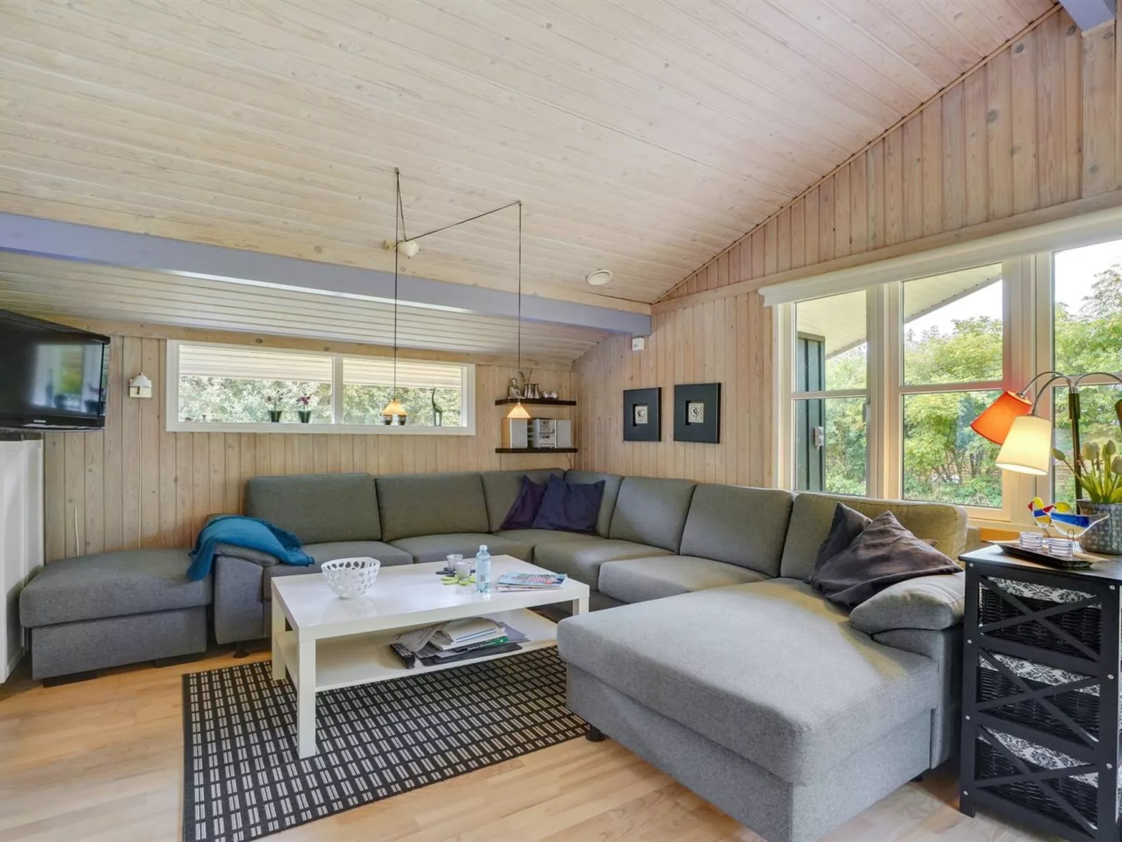 "Dali" - 400m to the fjord-Inside