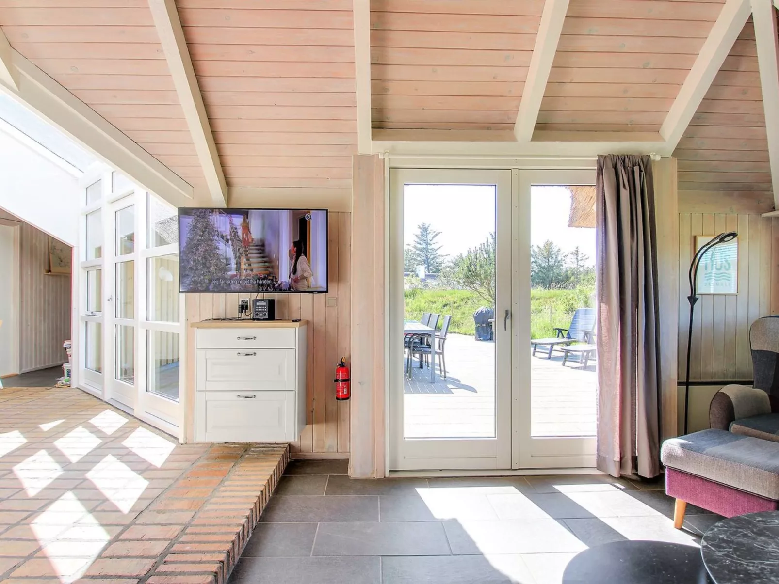 "Annalise" - 1km from the sea-Inside