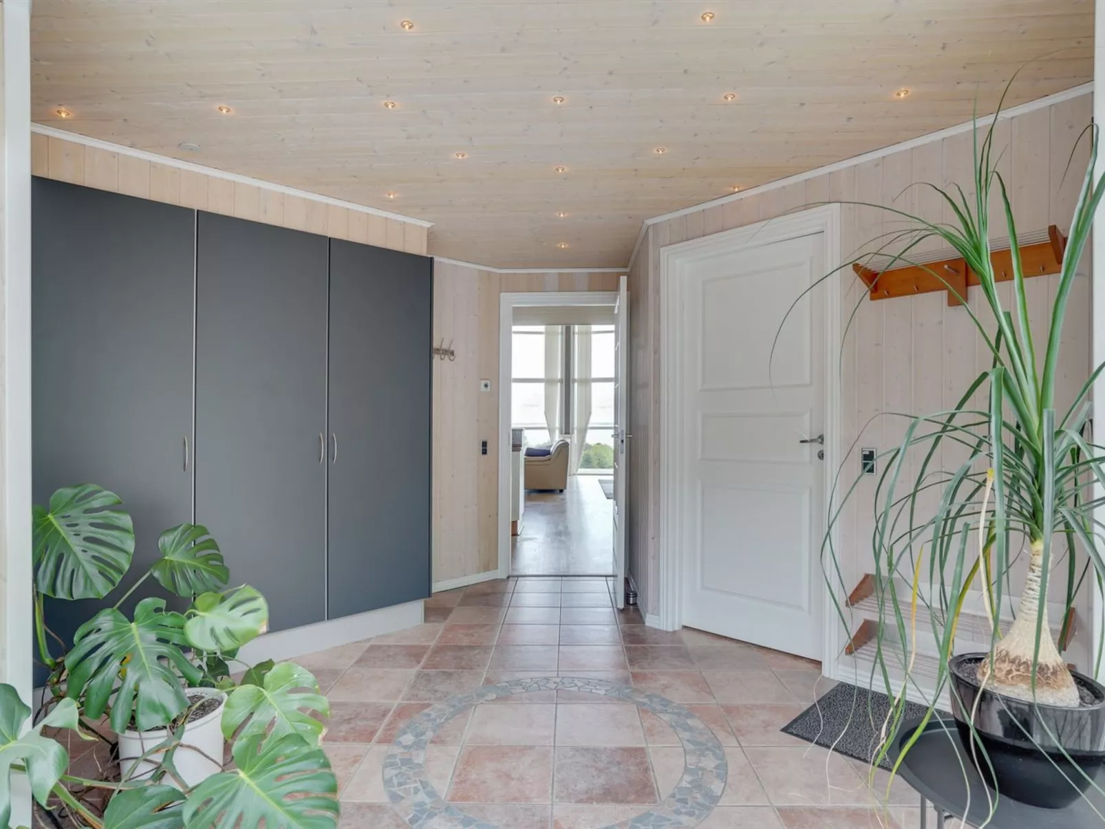 "Regnwald" - 400m to the fjord-Dedans