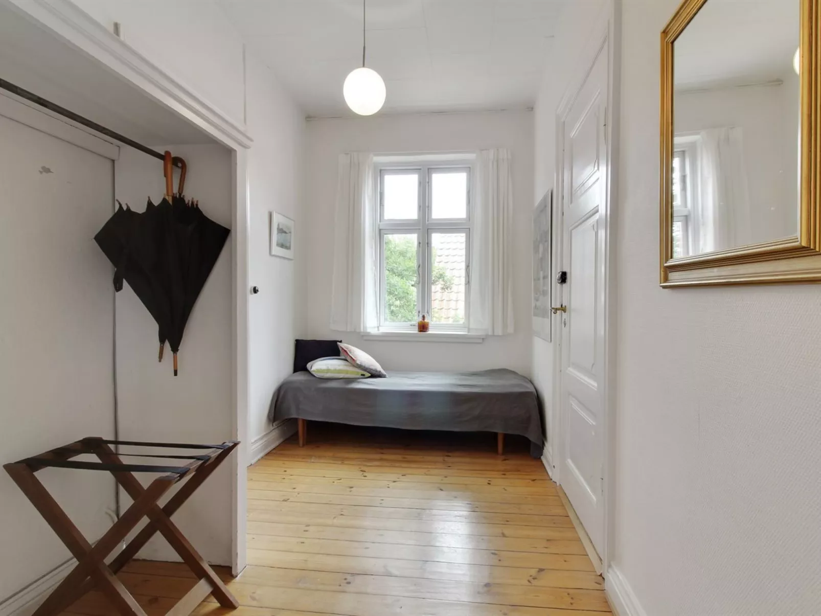 "Gyrth" - 250m from the sea-Dedans