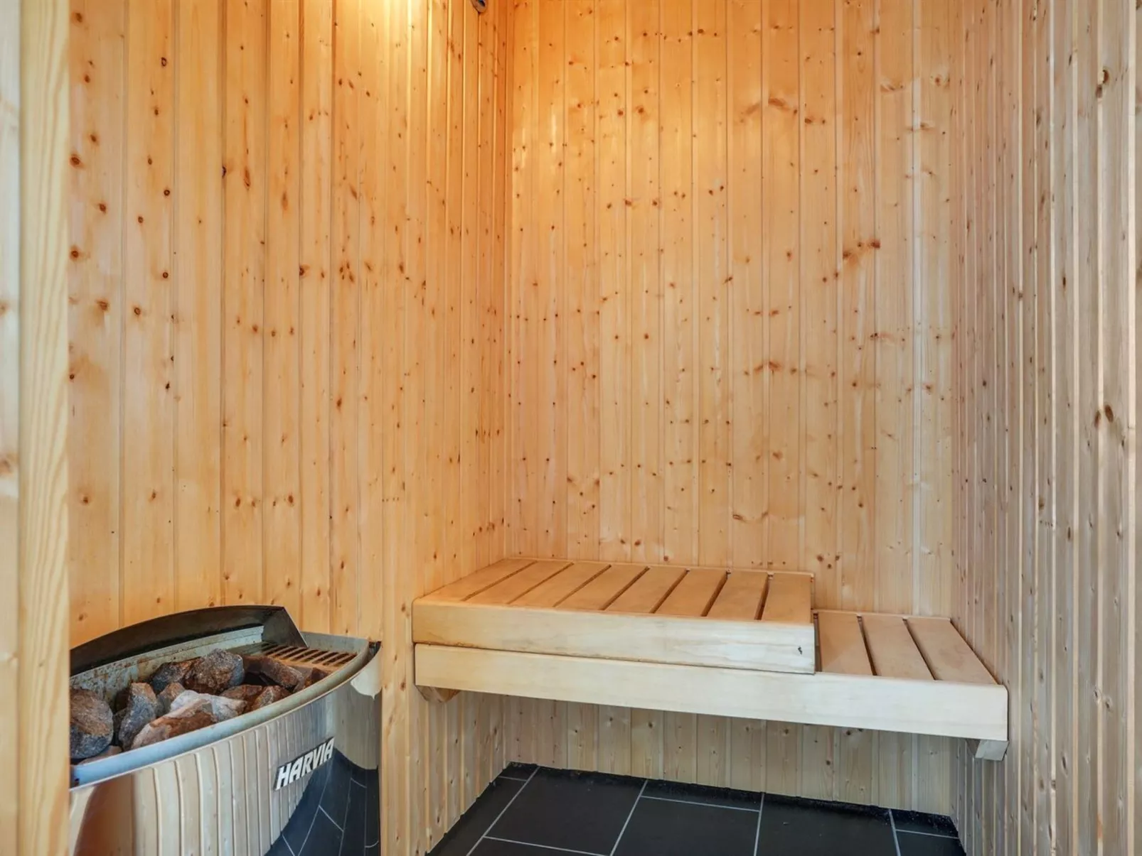 "Roope" - 50m from the sea-Drinnen