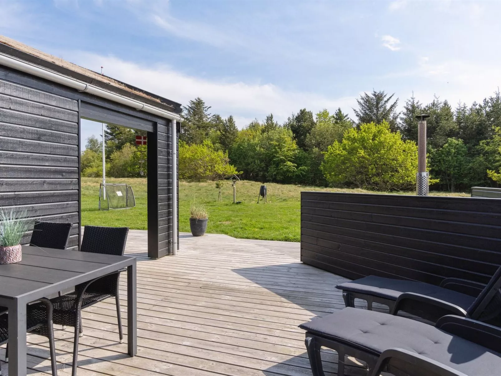 "Dyke" - 1.5km from the sea-Outside