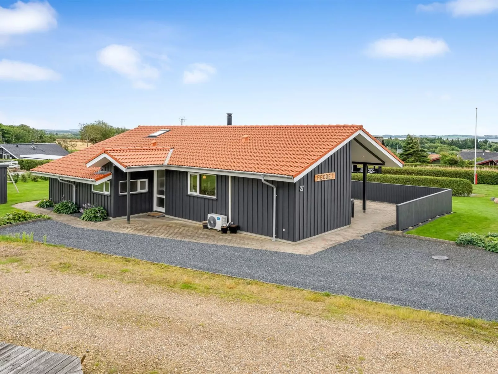 "Malila" - 400m to the fjord-Outside