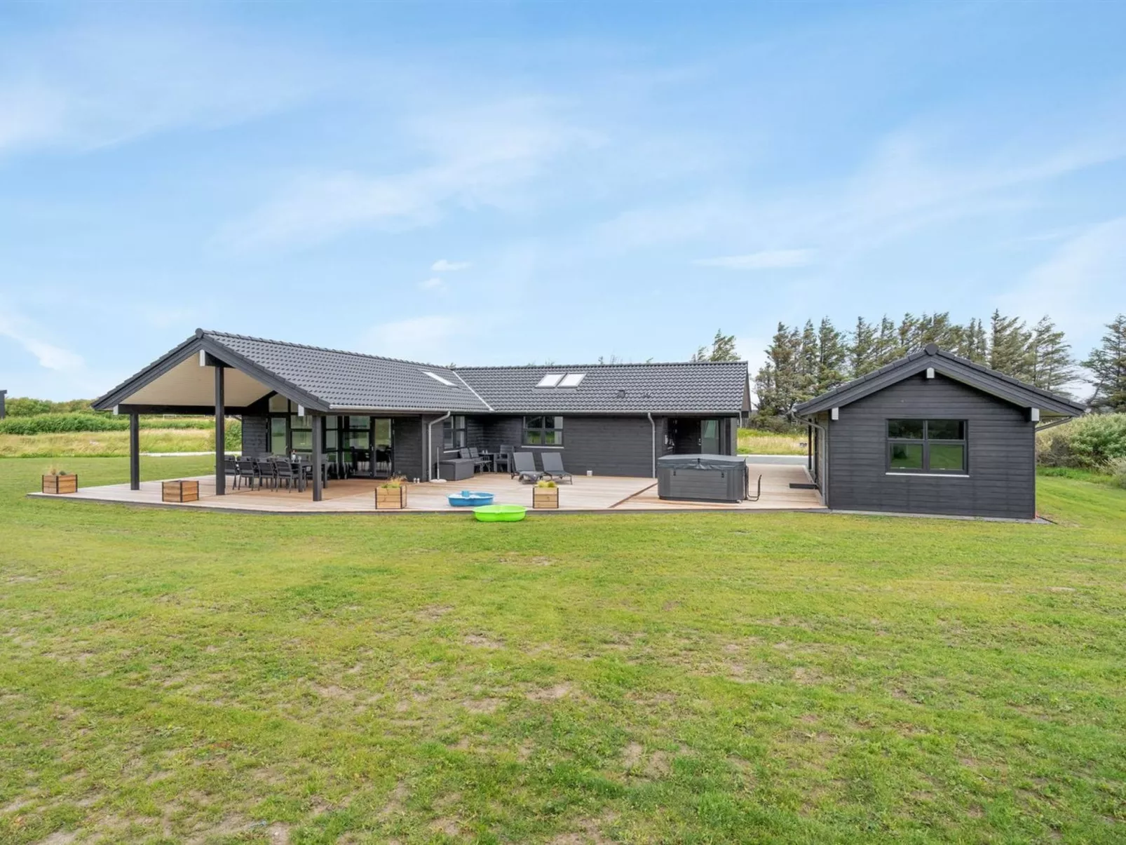 "Amitola" - 700m from the sea-Outside