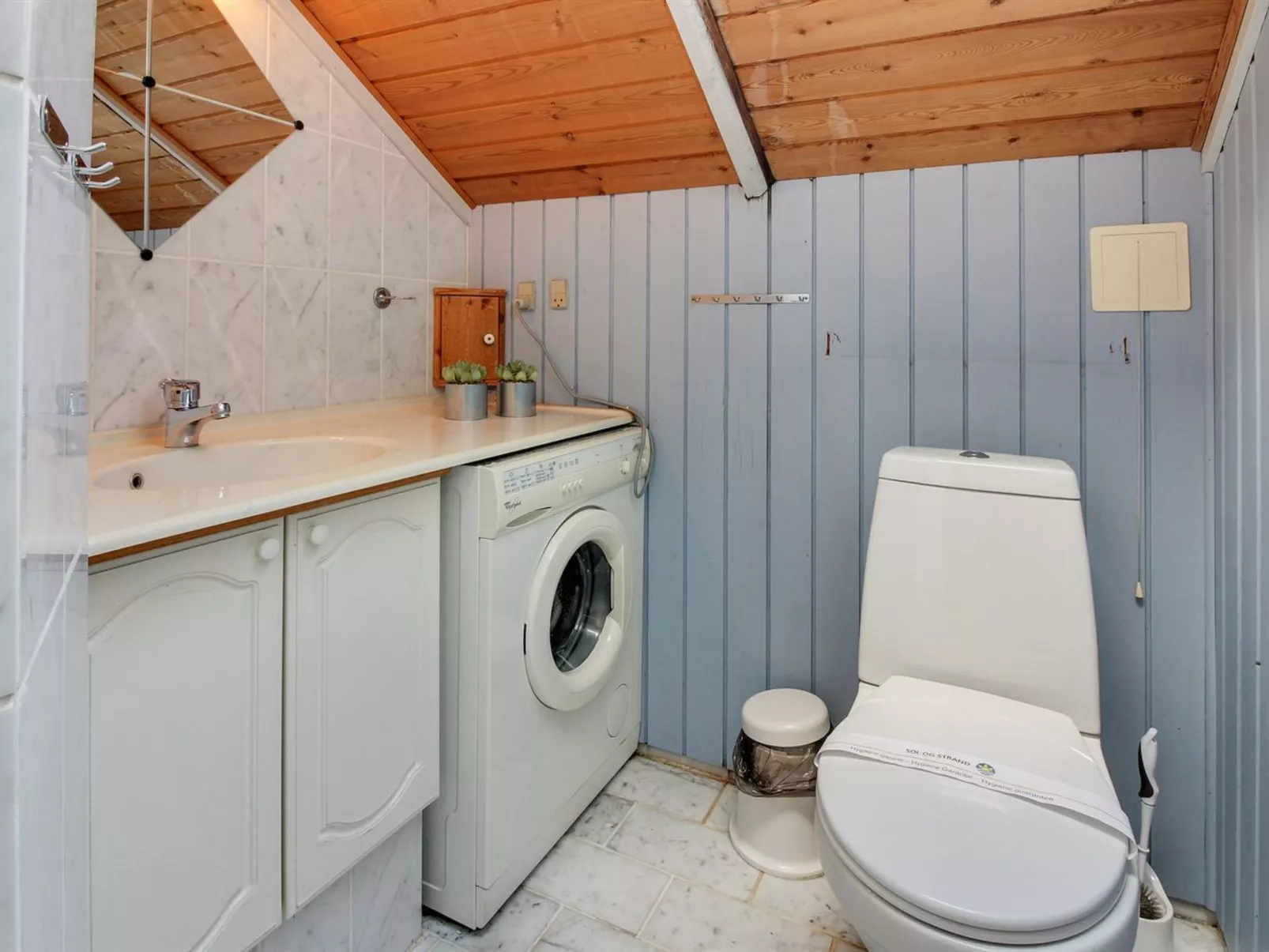 "Ingwin" - 250m to the fjord-Drinnen