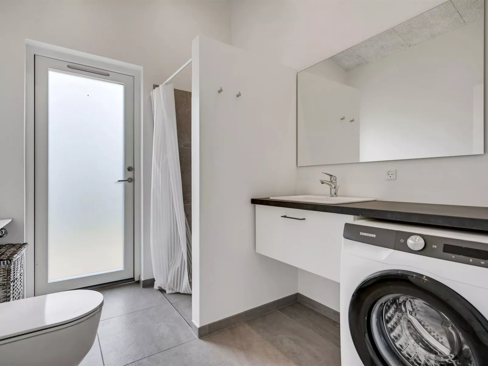 "Aatami" - 500m from the sea-Dedans