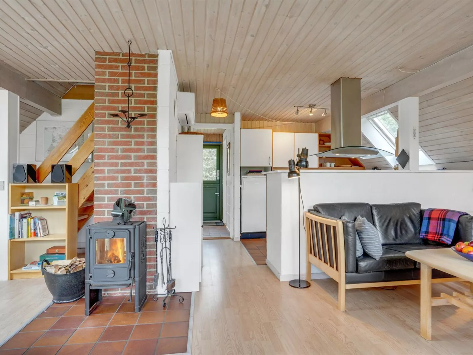 "Valo" - 400m to the fjord-Inside