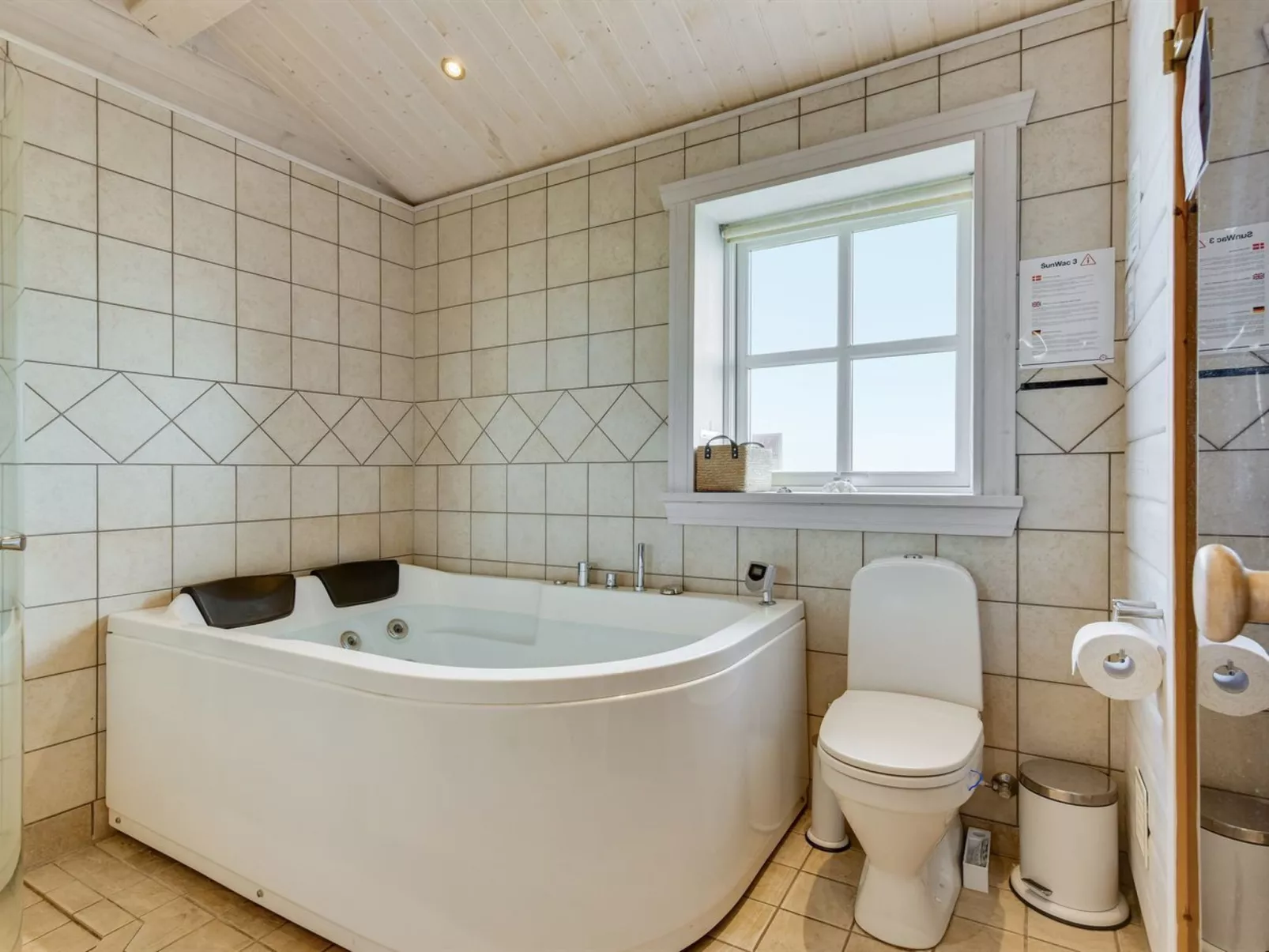 "Ruusu" - 300m from the sea-Inside