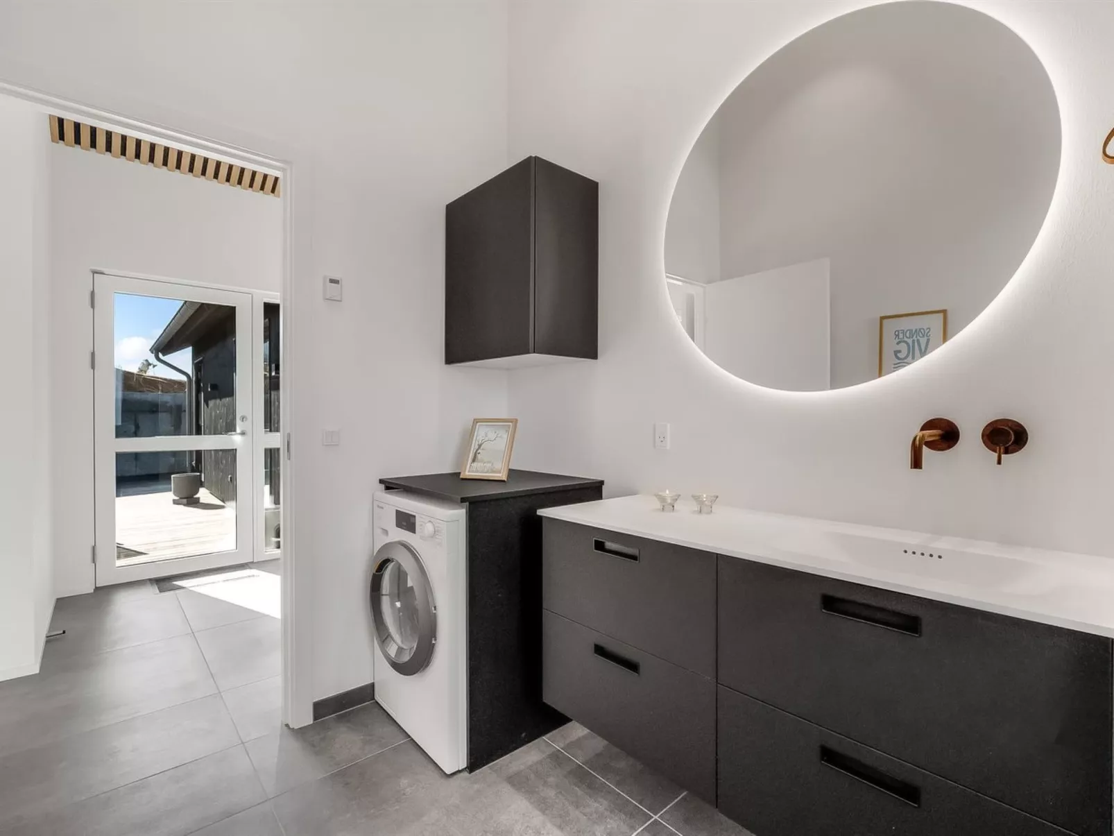 "Maximiliane" -  from the sea-Dedans