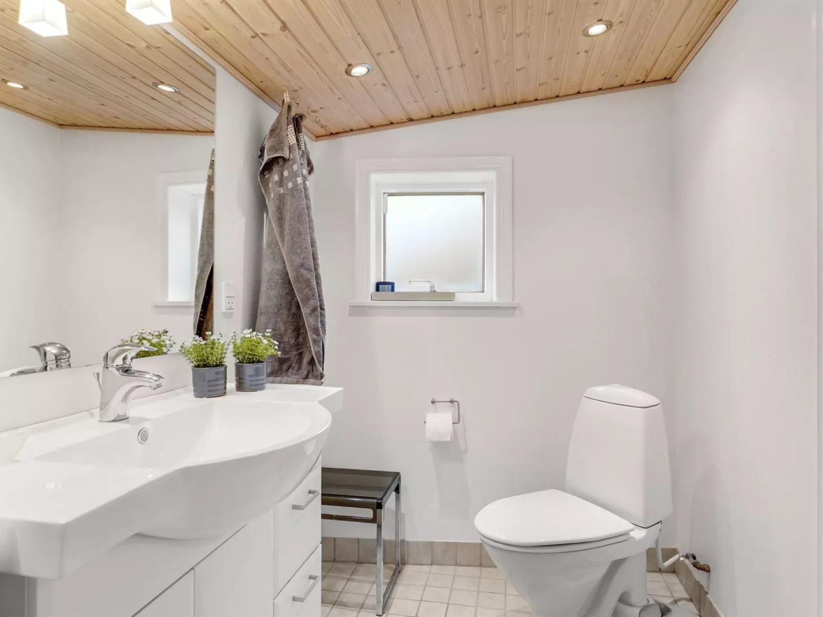 "Truels" - 2km from the sea-Inside