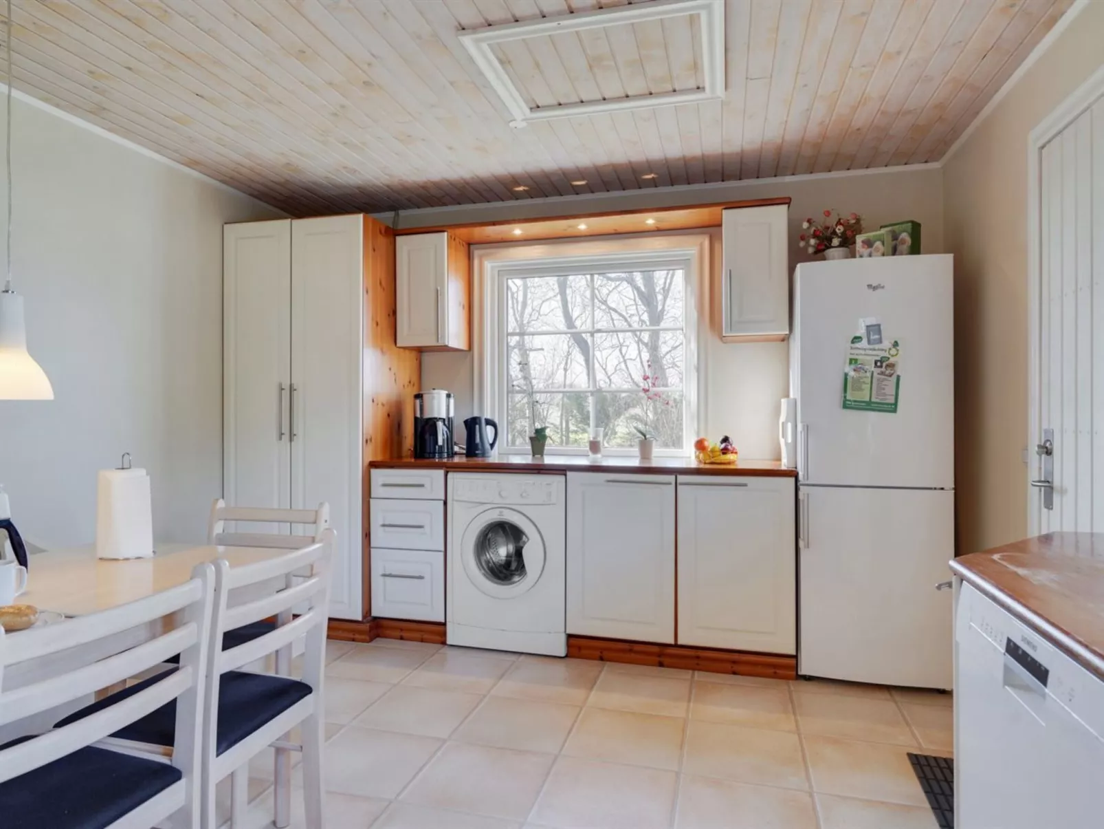 "Harrieth" - 16km from the sea-Drinnen