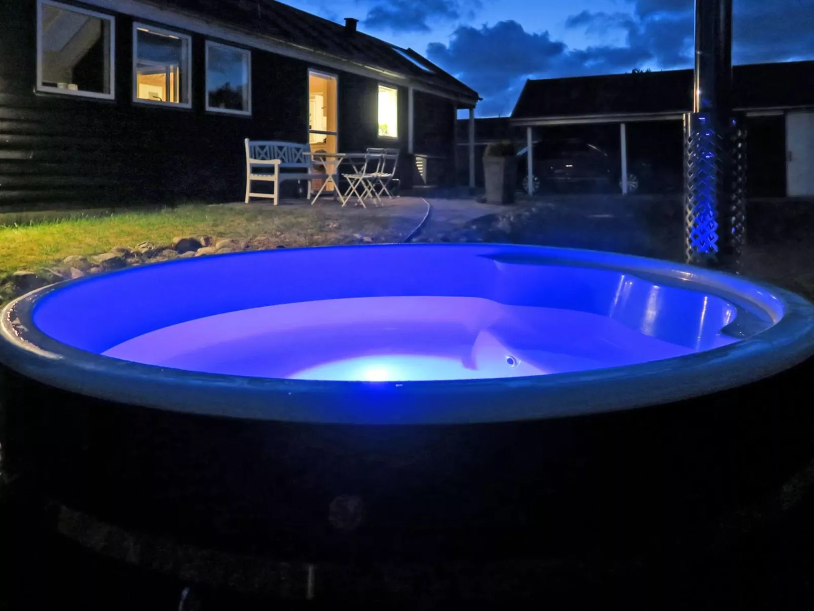 "Eireen" - 600m to the fjord-Inside