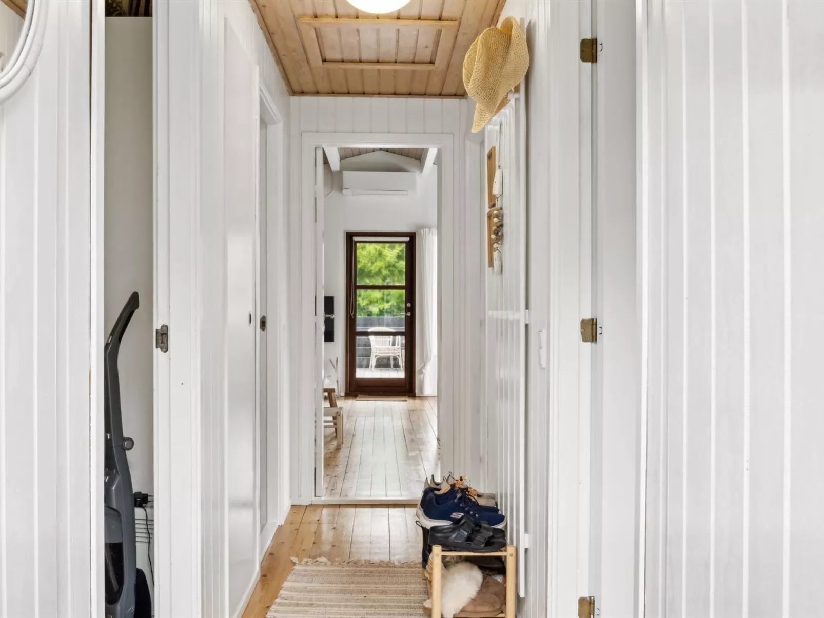 "Morten" - 500m from the sea-Inside