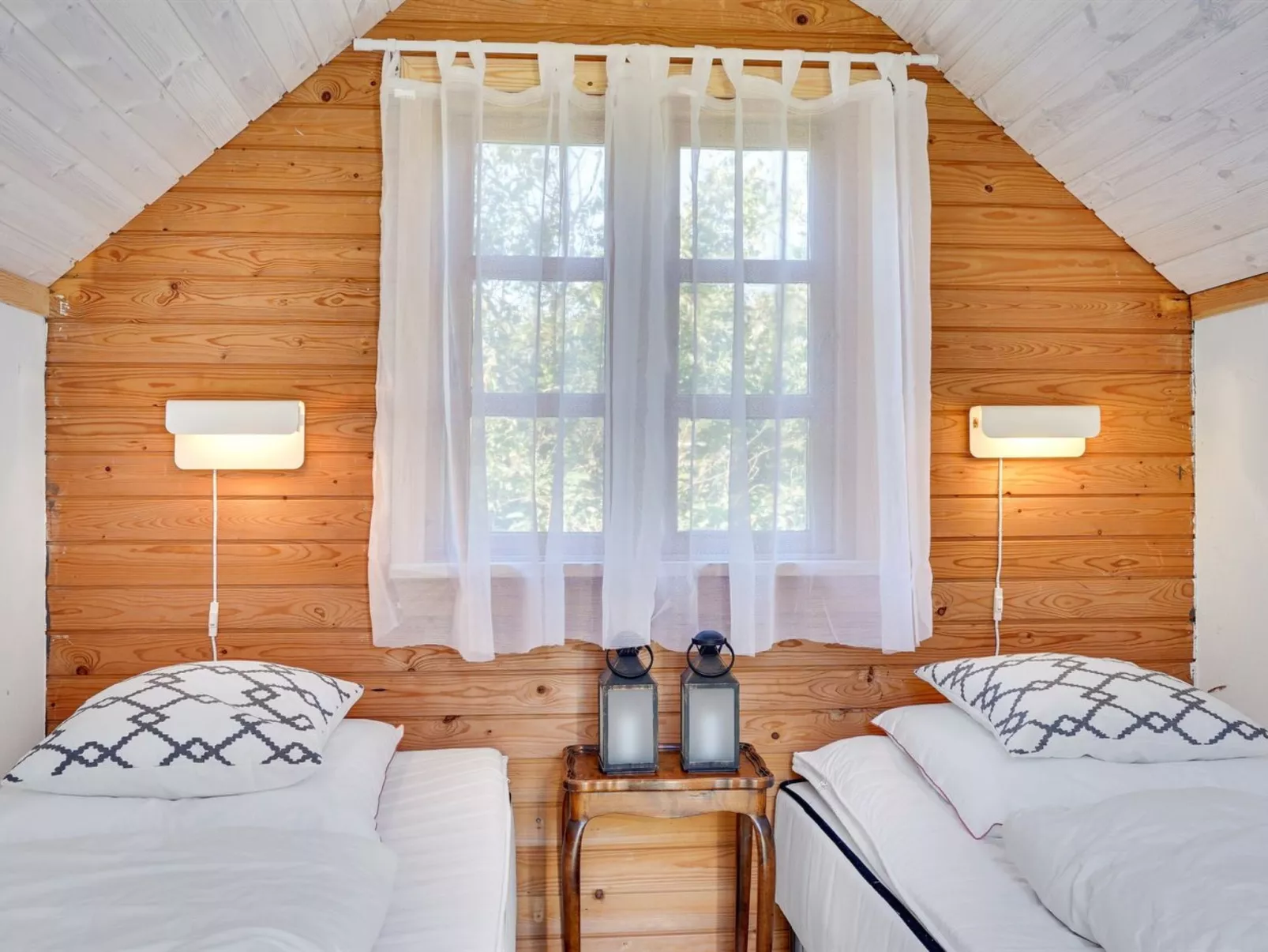 "Tomine" - 500m to the fjord-Inside