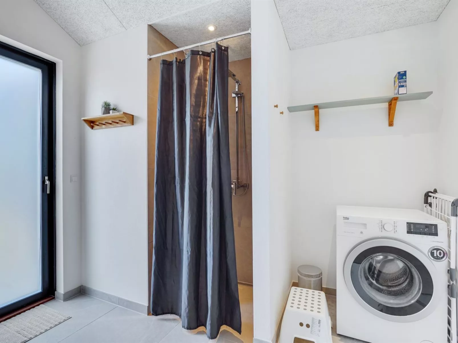 "Haley" - 150m from the sea-Dedans