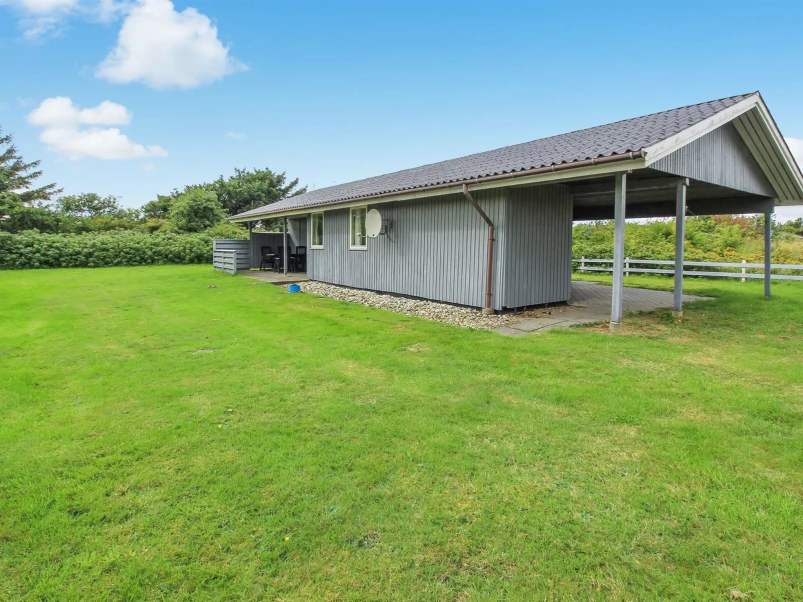 "Holte" - 700m to the fjord-Outside