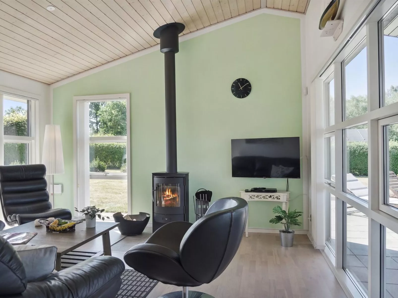 "Bertram" - 1.9km from the sea-Inside