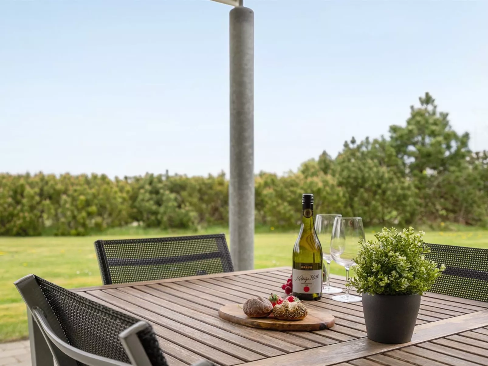 "Amundi" - 3.8km from the sea-Outside