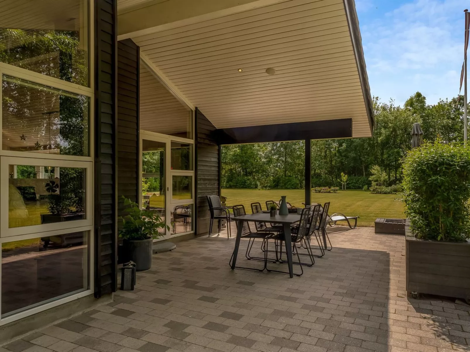 "Yorrit" - 500m to the fjord-Outside