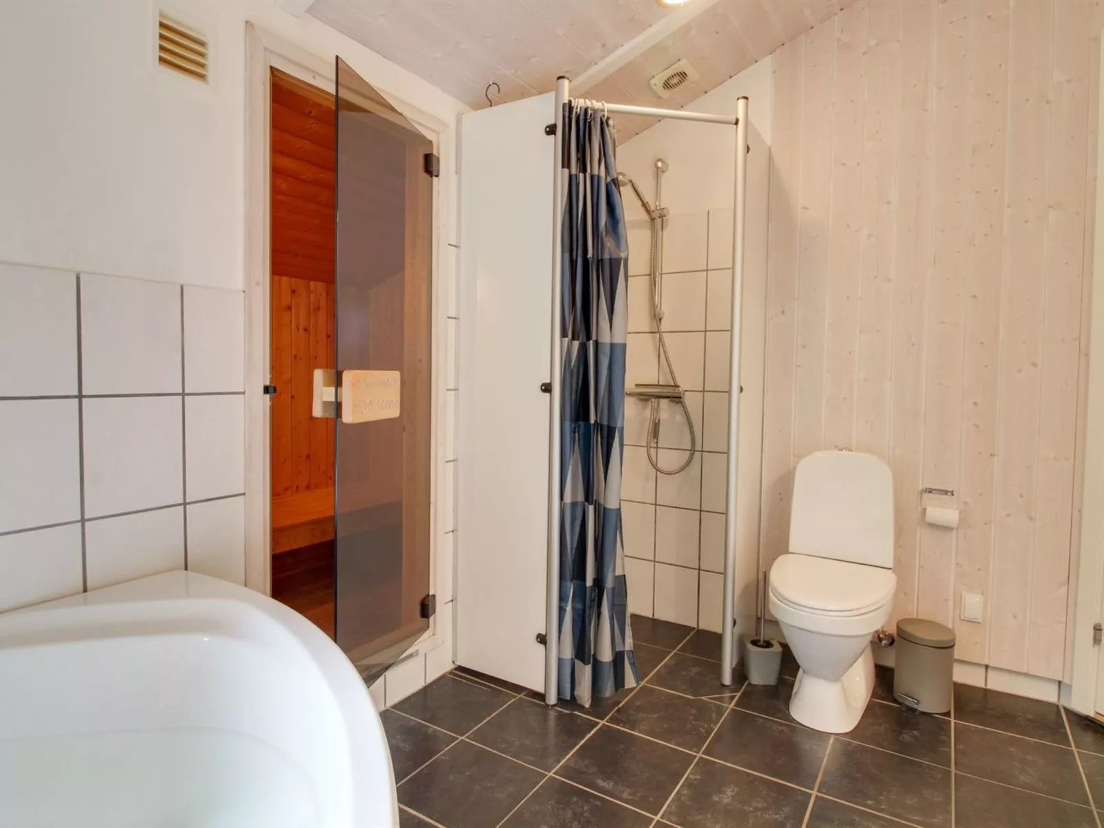 "Arvi" - 30km from the sea-Inside