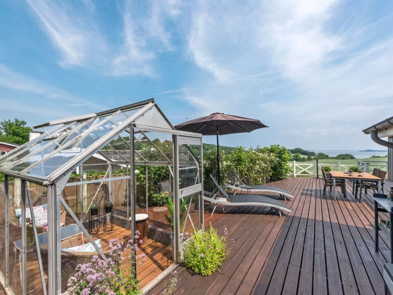 "Haraldina" - 350m to the fjord-Outside