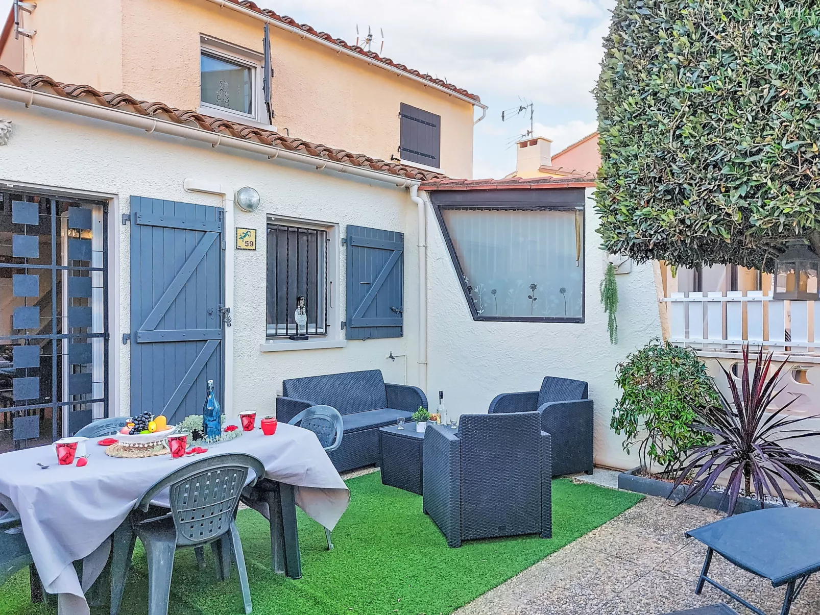 Les Amandines-Draußen