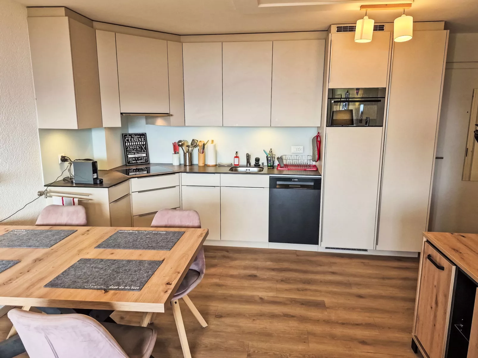 Les Essampilles 25-Dedans