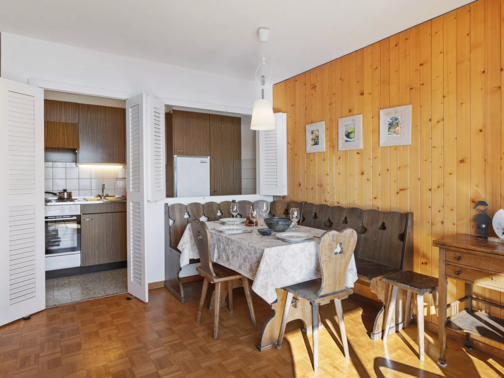 Armorial Est 72-Inside