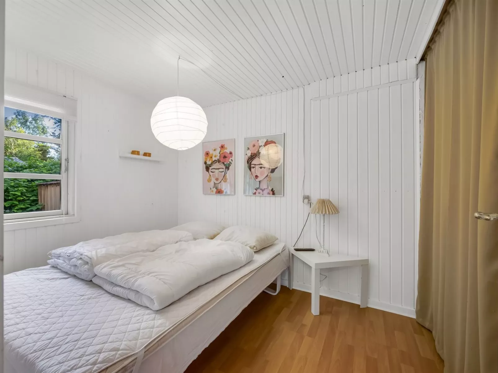 "Sunaj" -  from the sea-Drinnen