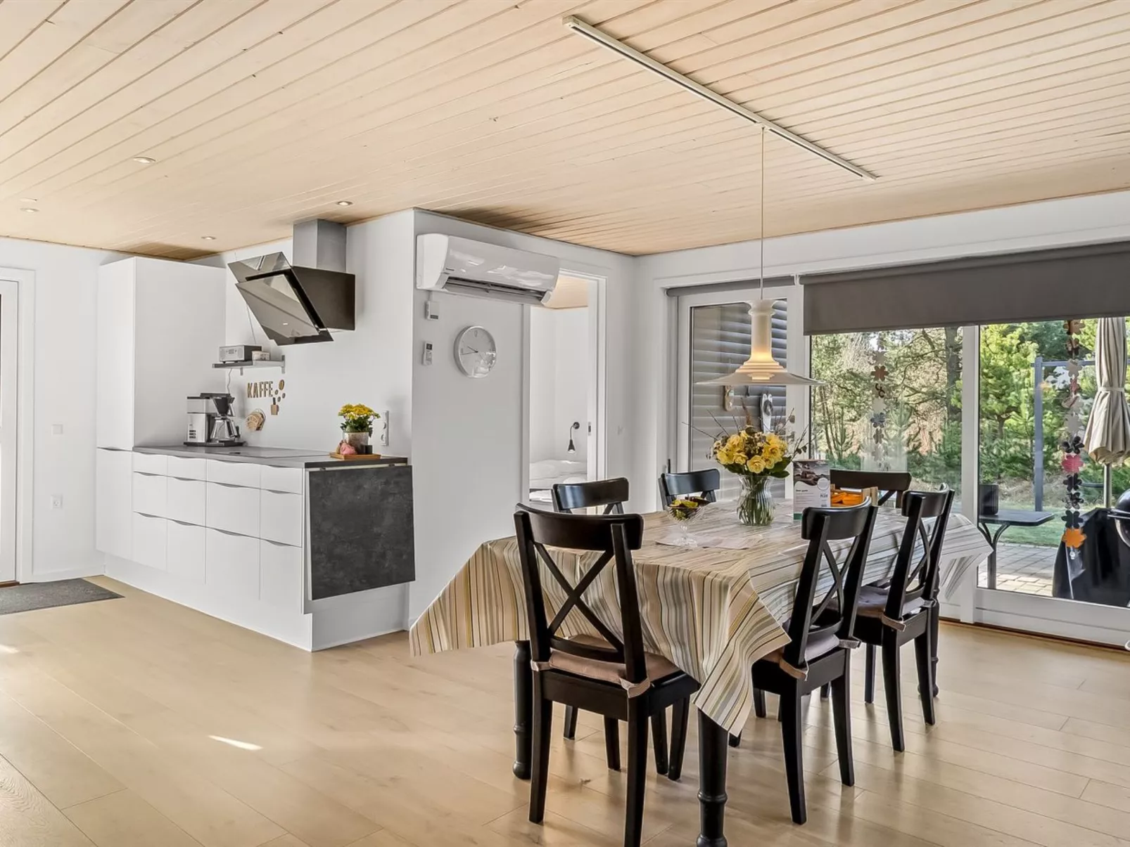 "Bjarka" - 2.9km from the sea-Drinnen