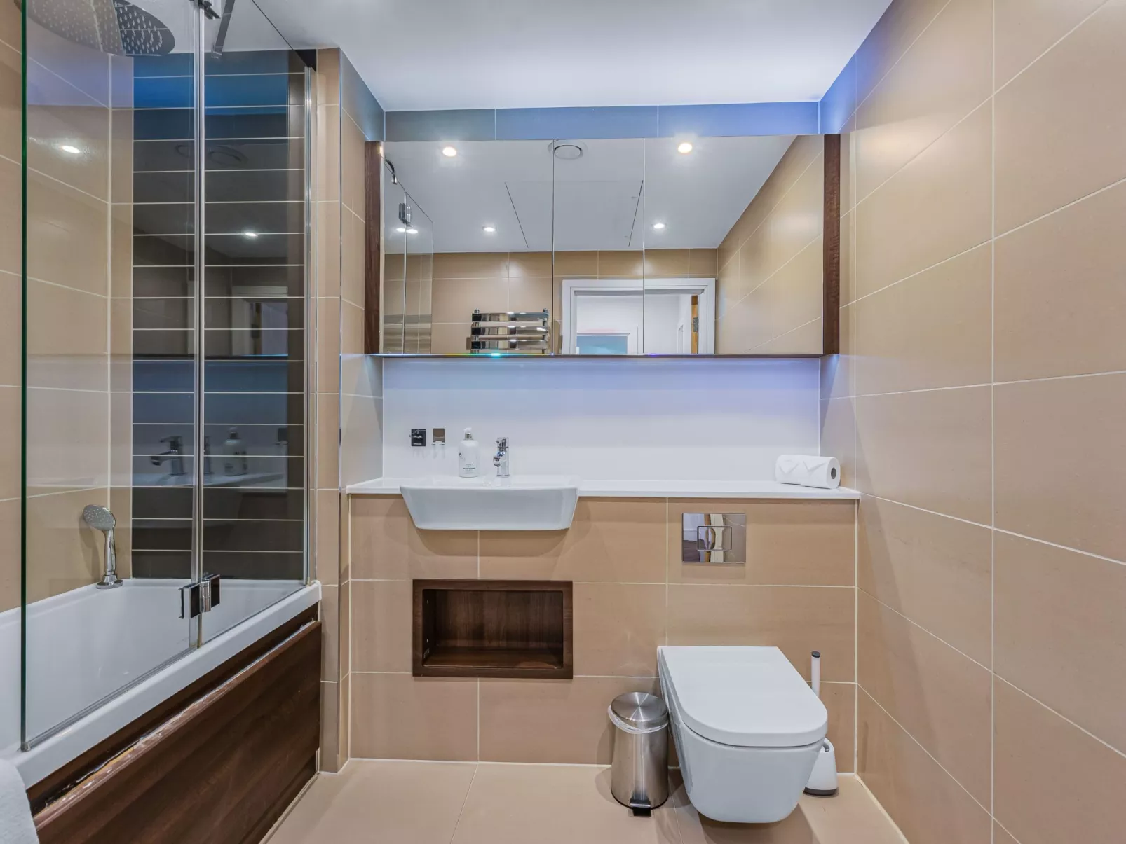 Altitude Point-Drinnen