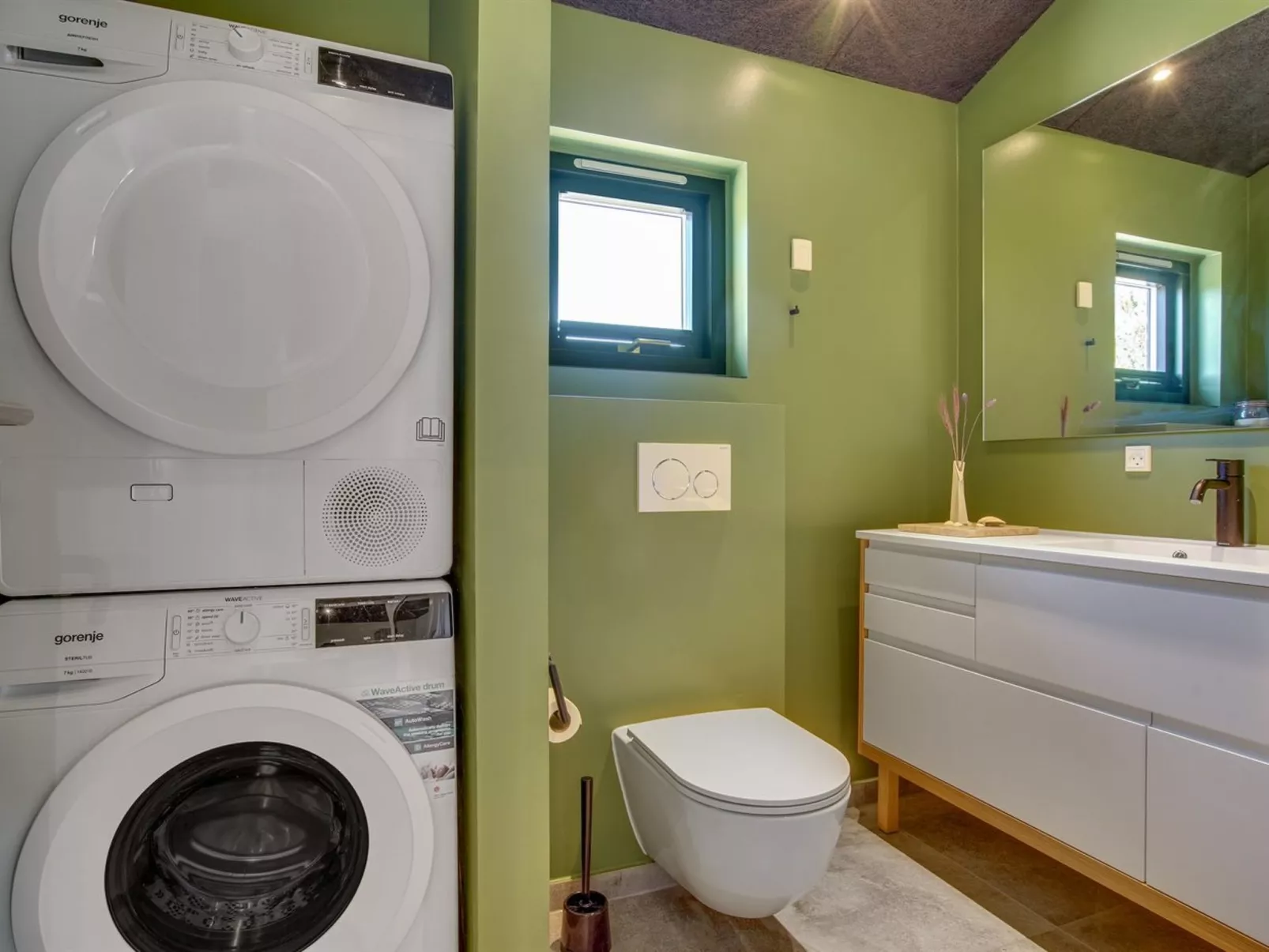 "Ileana" -  from the sea-Drinnen