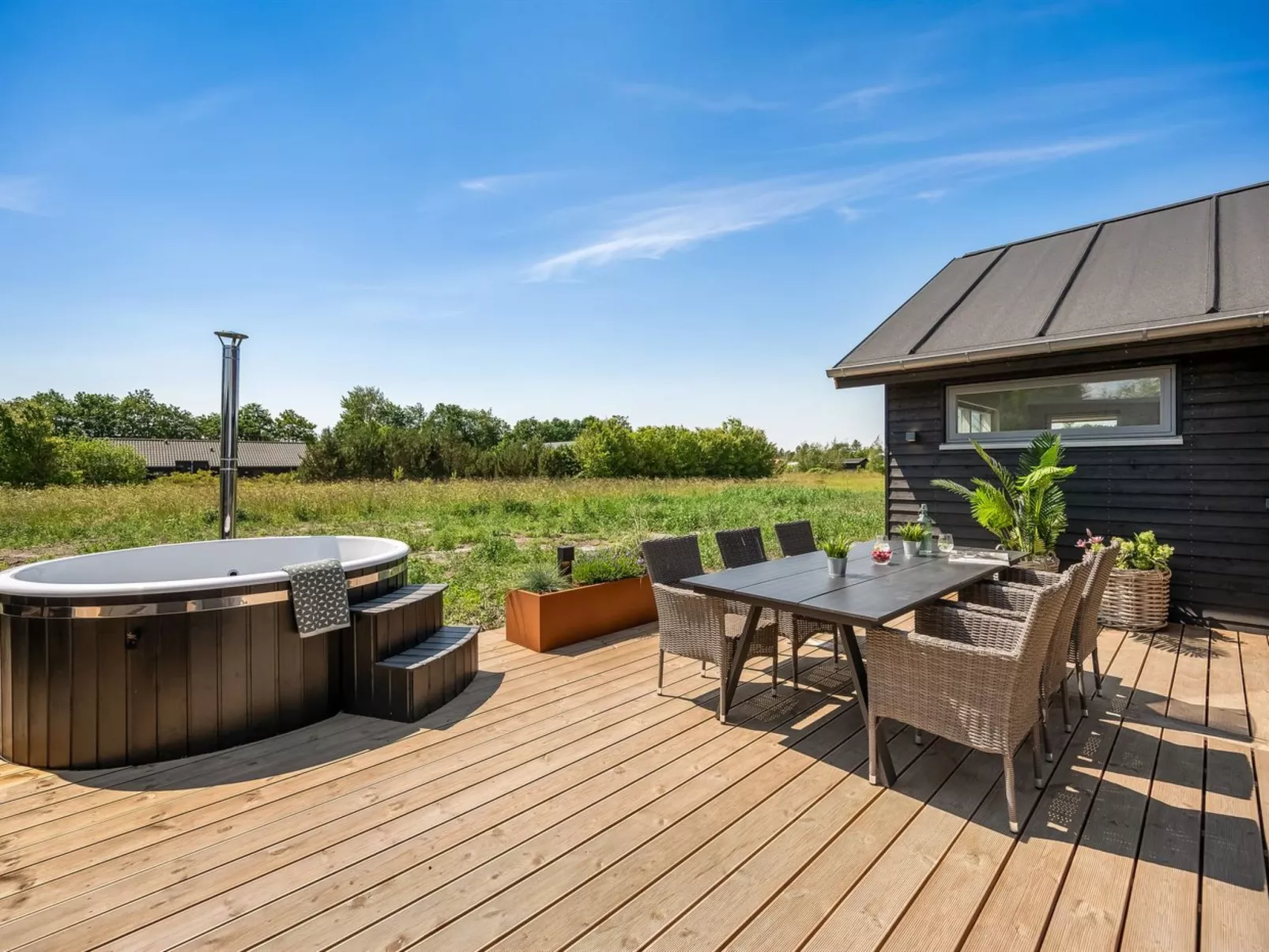 "Måns" - 500m to the fjord-Outside