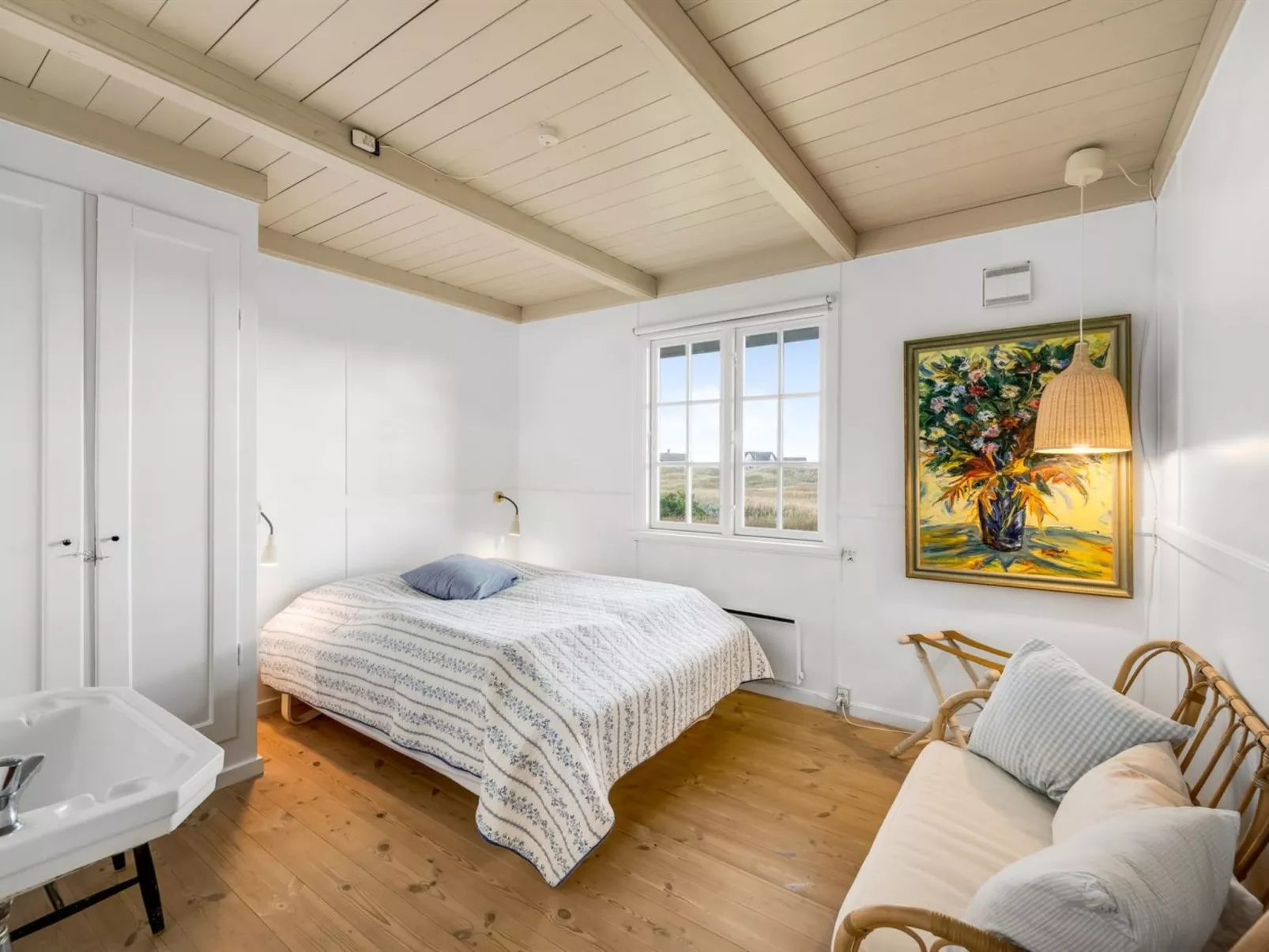 "Jamie" - 200m from the sea-Inside