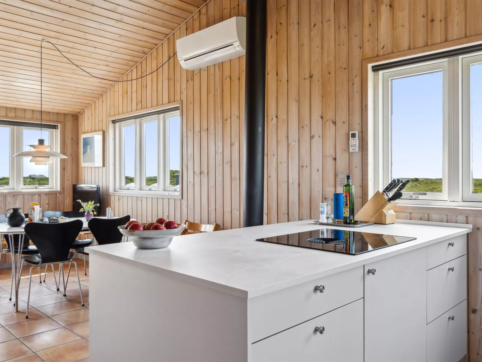 "Fiona" - 800m from the sea-Inside