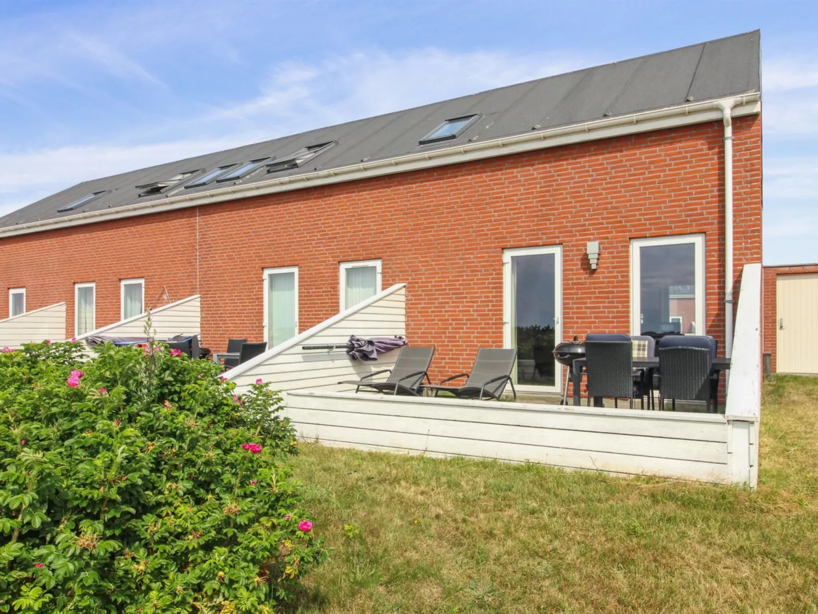 "Femja" - 2.3km from the sea-Outside