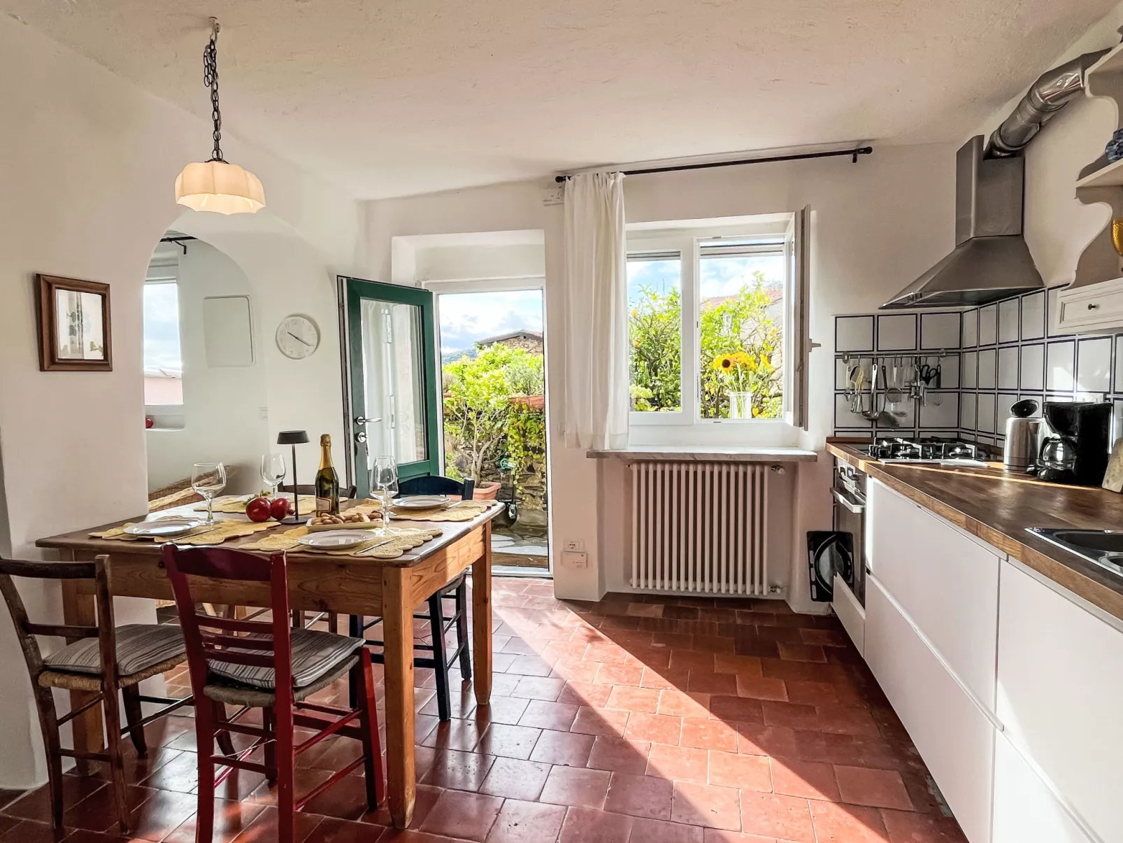 Bella Vista (DOL284)-Inside