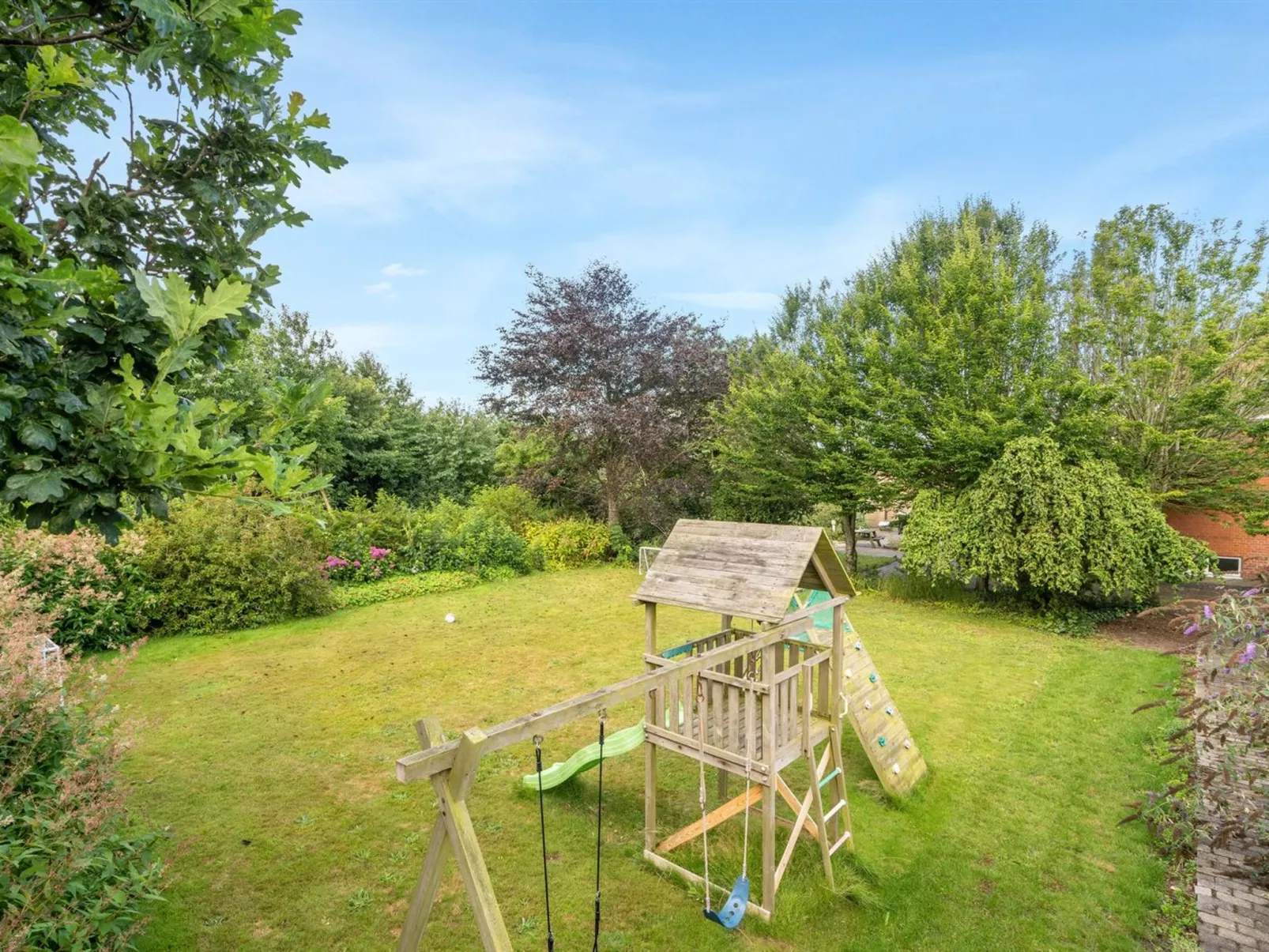 "Auguste" - 1.5km to the fjord-Outside