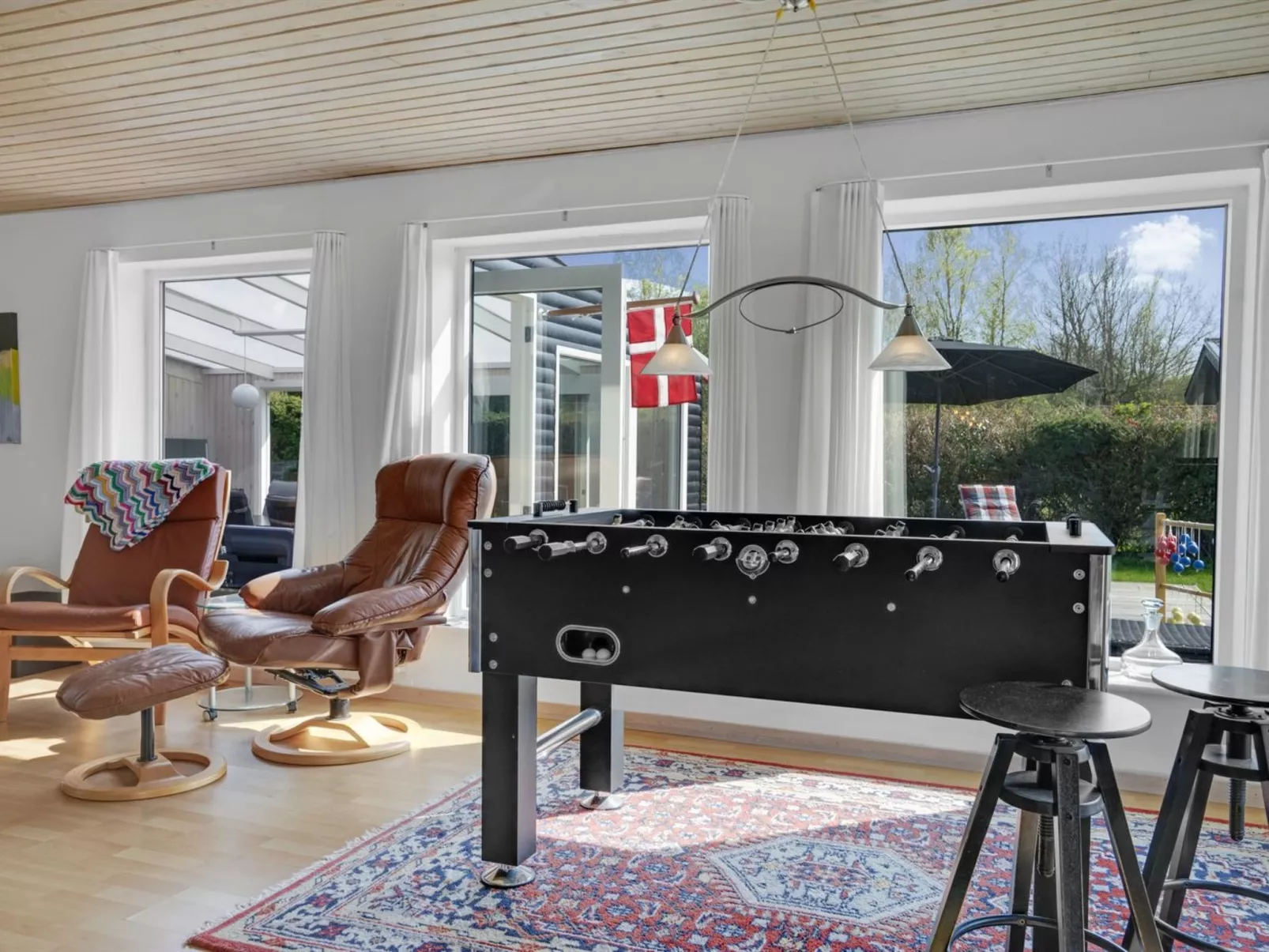 "Yorick" - 1km from the sea-Inside