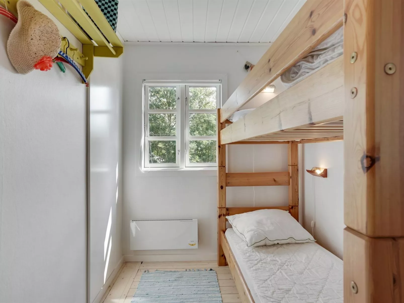 "Jaana" - 780m to the fjord-Drinnen