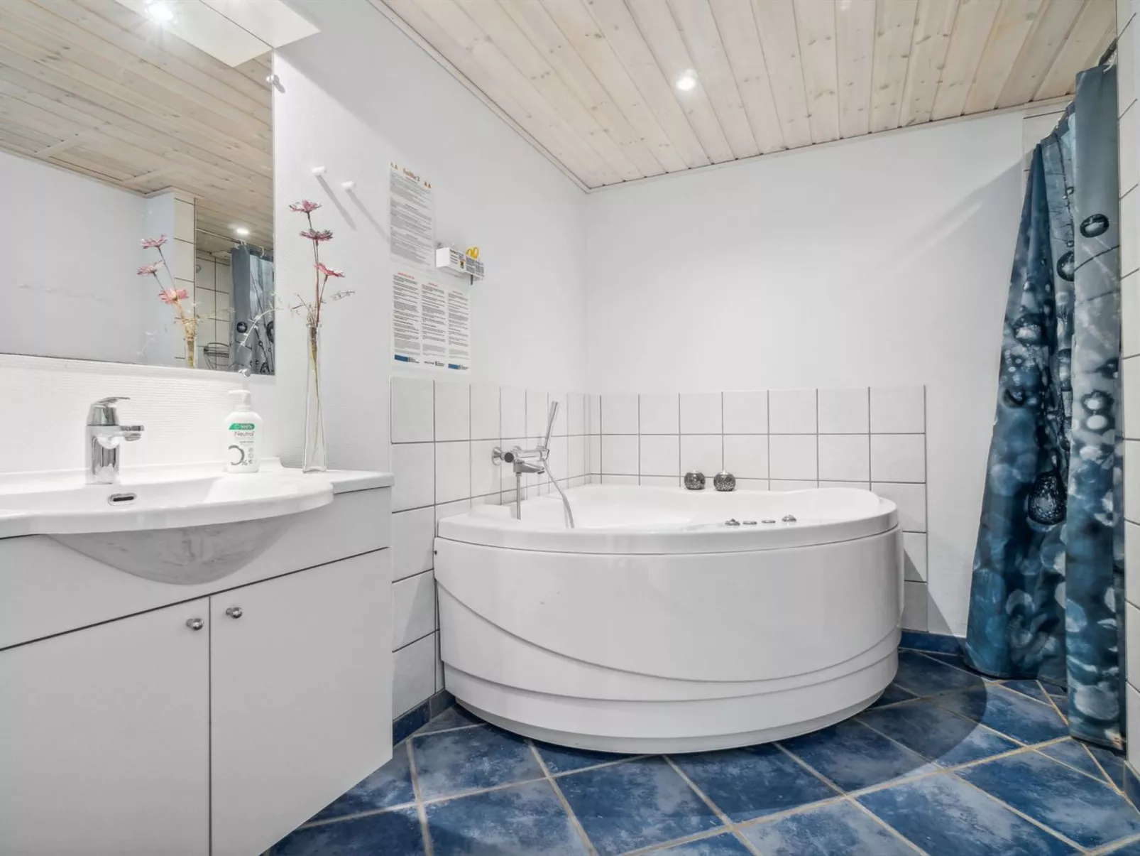 "Frigg" - 10m from the sea-Dedans