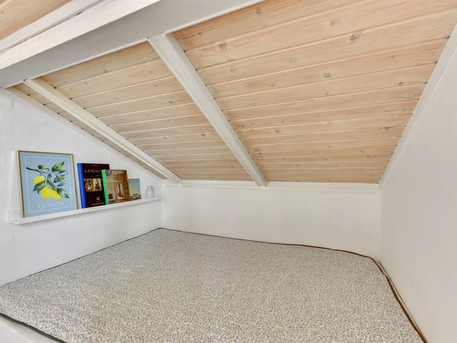 "Solbritt" - 330m to the fjord-Inside