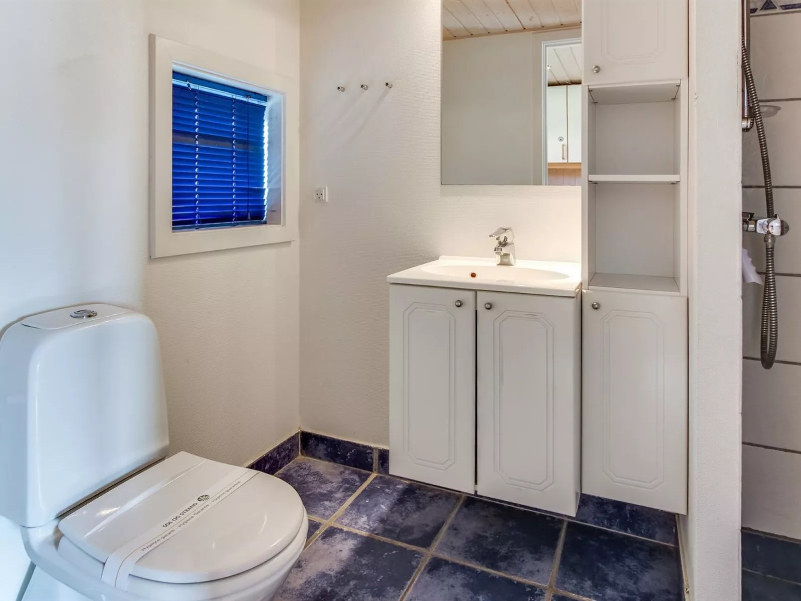 "Kajsa" - 50m from the sea-Inside