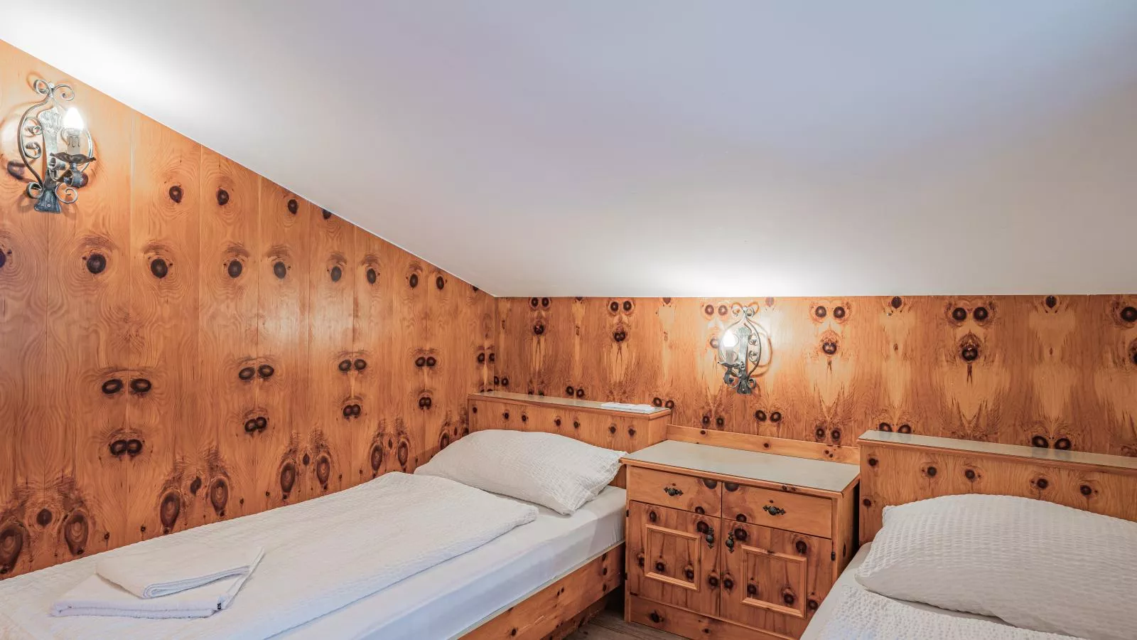 Röck IIII V-Bedroom
