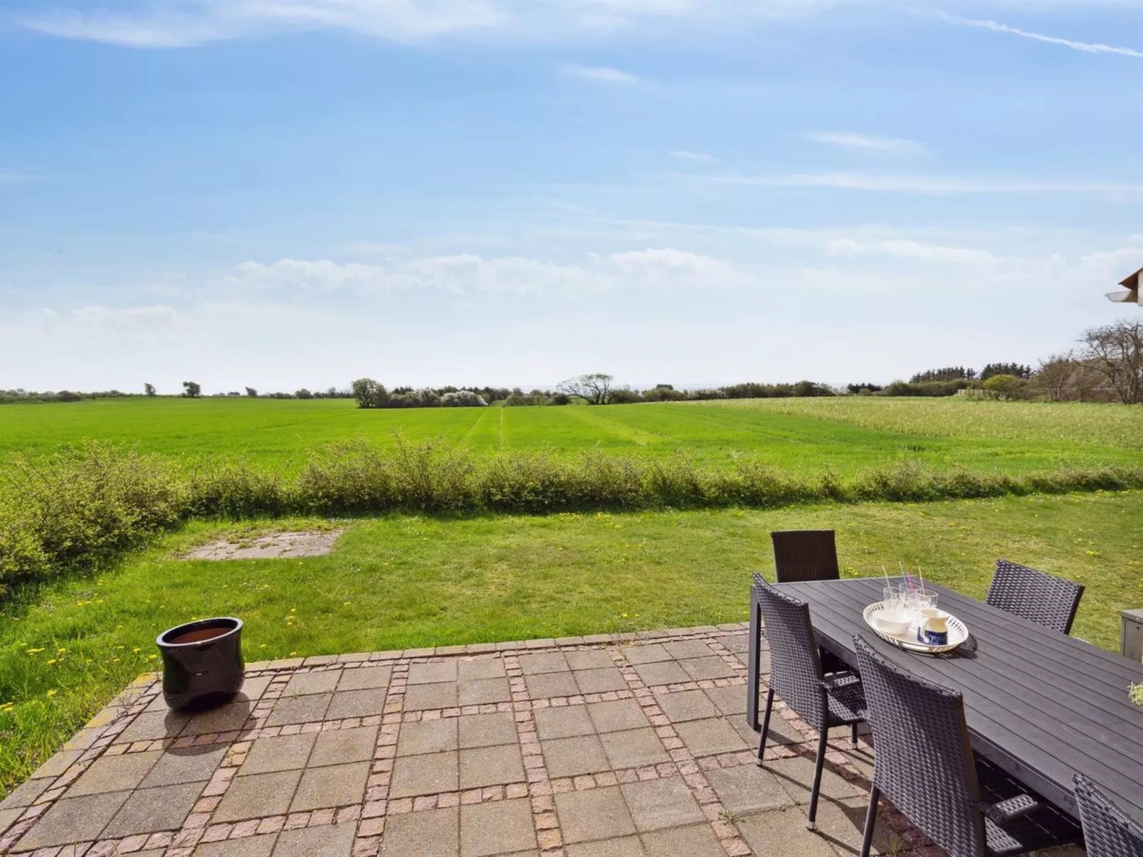 "Store" - 700m from the sea-Dehors