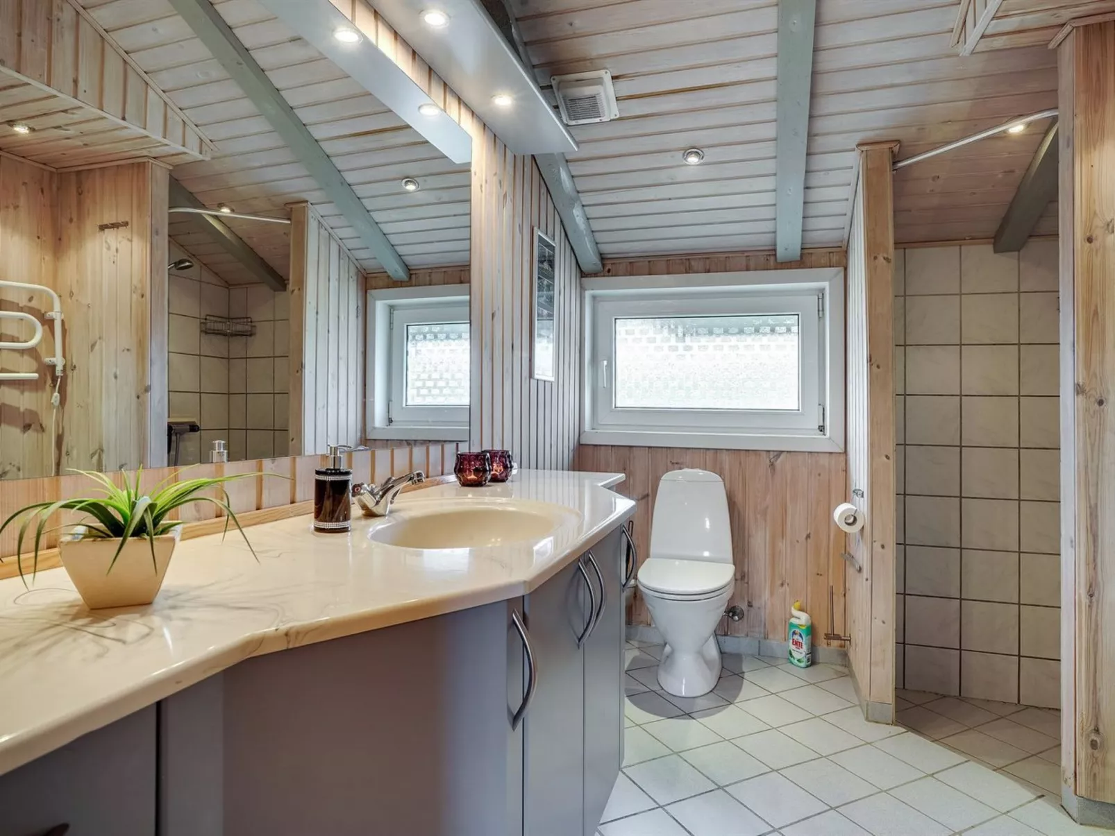 "Tennie" - 300m from the sea-Drinnen