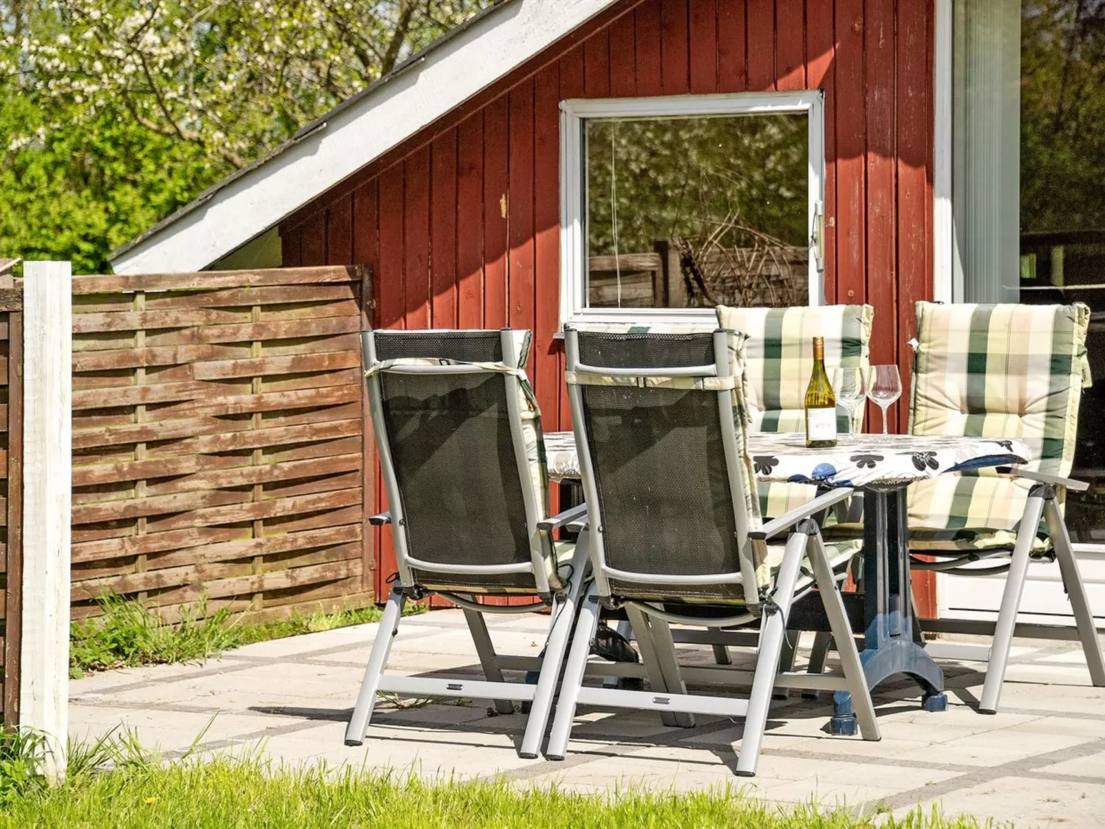 "Henna" - 550m to the fjord-Draußen