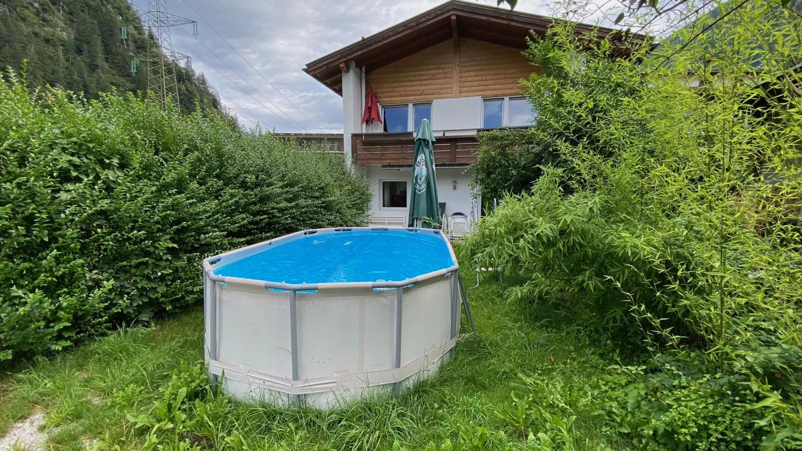 Regenbogenhaus-Pool